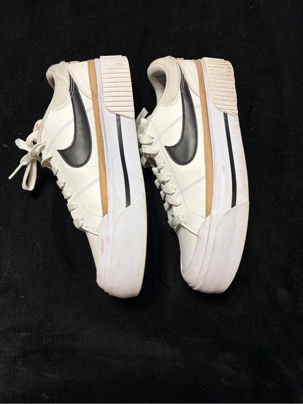 Nike White Low-Top Sneakers with Black Swoosh - Picture 6 of 7